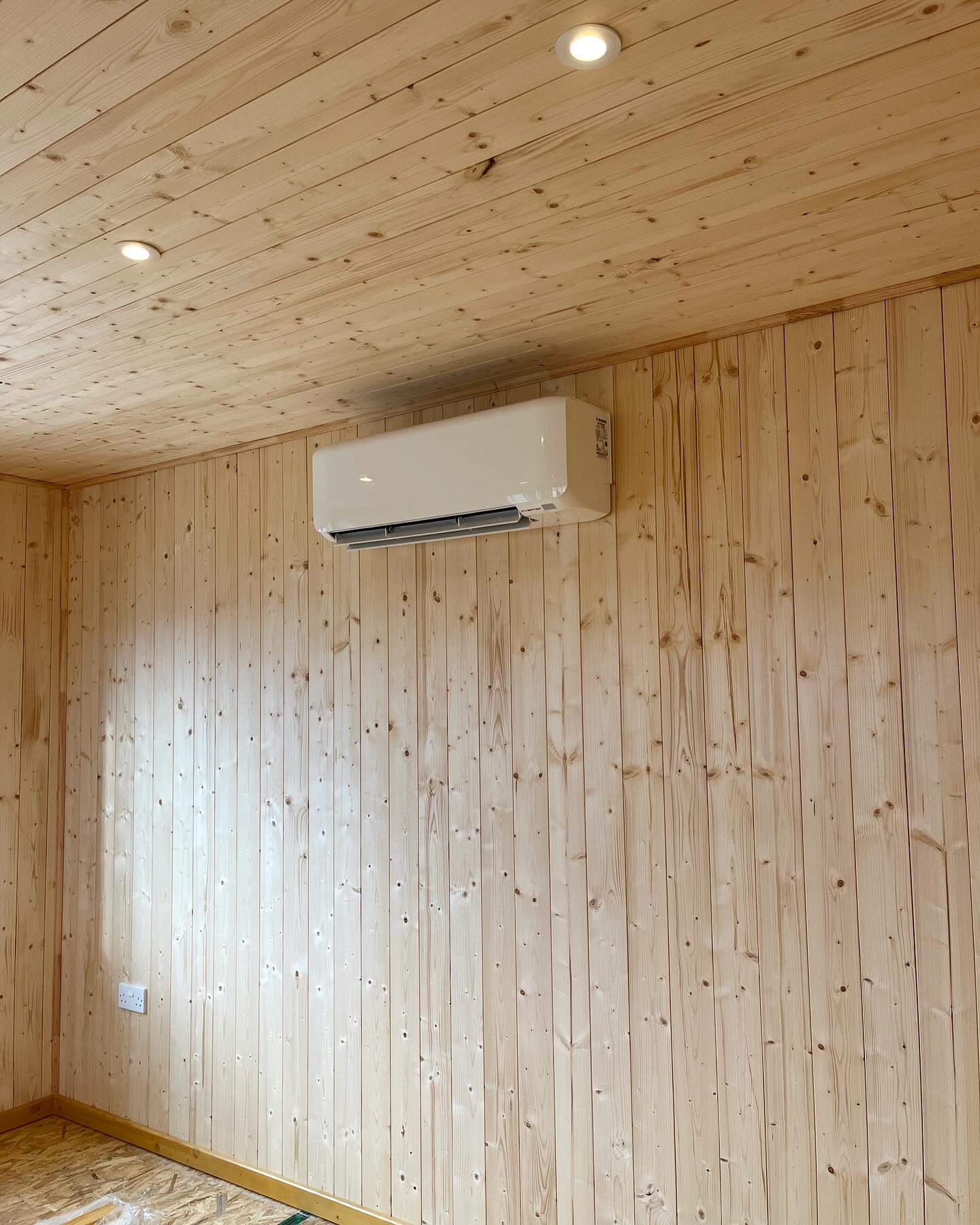 Mitsubishi inverter external condenser unit in Warrington